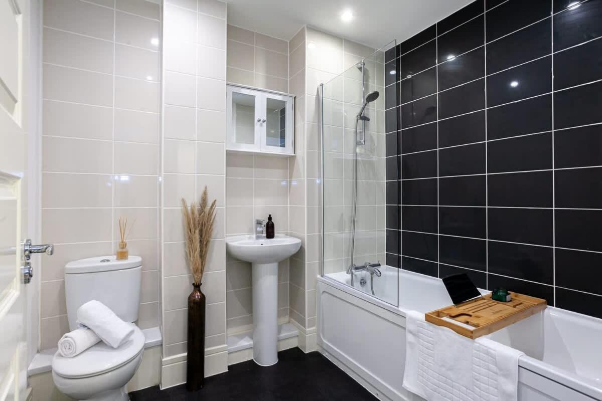 Ambassador House By Truestays - Luxury 4 Bedroom House In Stoke-On-Trent Etruria Exteriér fotografie